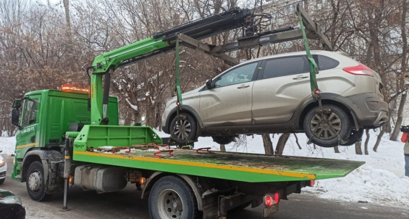 В Кирове будут эвакуировать машины, мешающие спецтехнике убирать снег