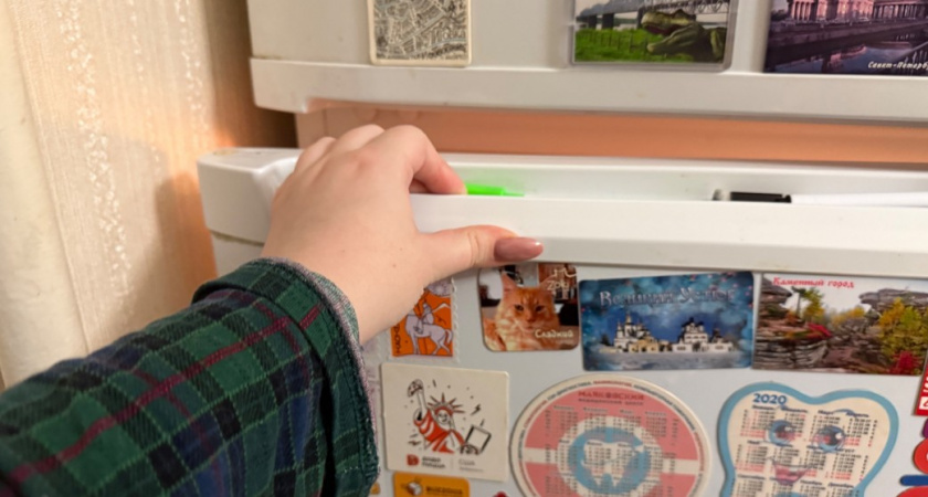 Положила рулон туалетки в холодильник - и решила надоевшую проблему: мудрые хозяйки уже давно этим пользуются