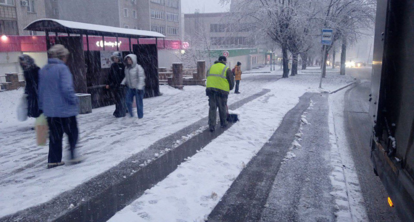 Вячеслав Симаков велел чиновникам следить за кировскими дорогами днем и ночью