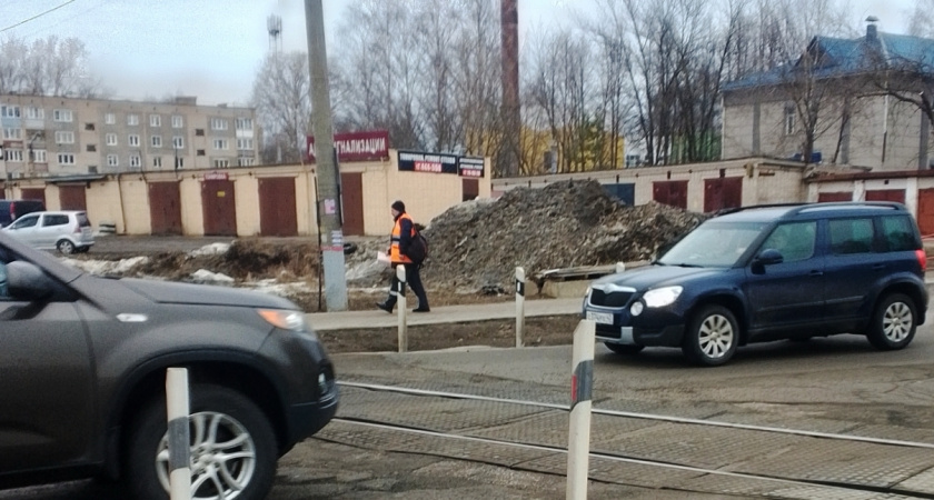 В Кирове на семь часов ограничат движение через переезд на улице Лепсе