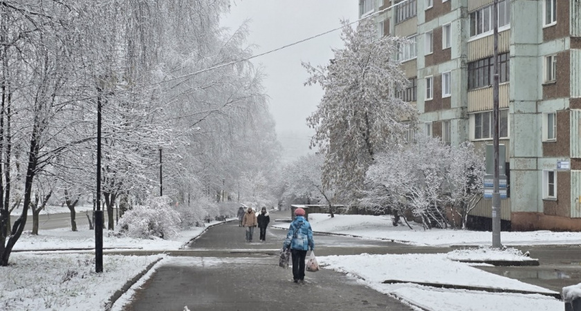 Разрезала и приклеила к подошве - теперь ботинки не скользят даже на катке: классный лайфхак