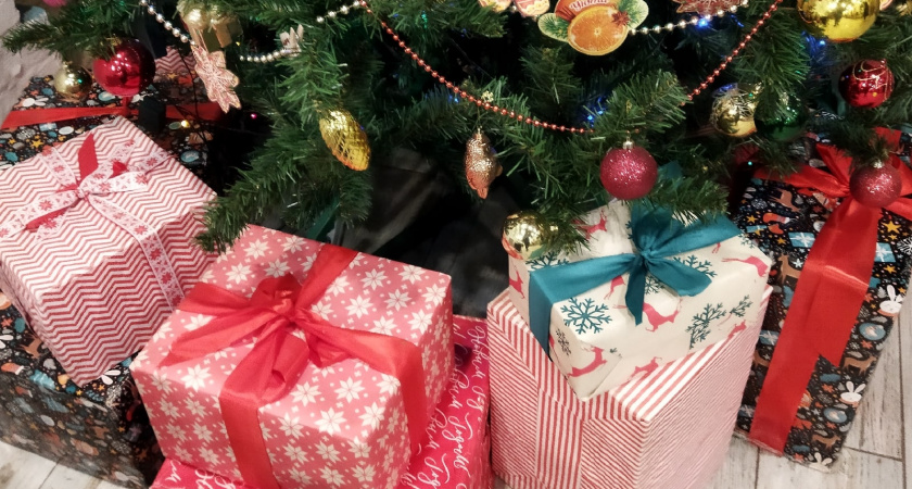 Не дарите чайники и полотенца: 100 идей подарков родителям на Новый год, от которых они заплачут от счастья