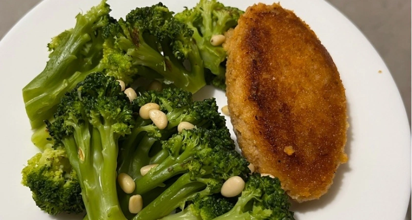 2 ложки в фарш - и котлеты выше всяких похвал: тают на языке при каждом укусе - в 100 раз вкуснее, чем ресторанные