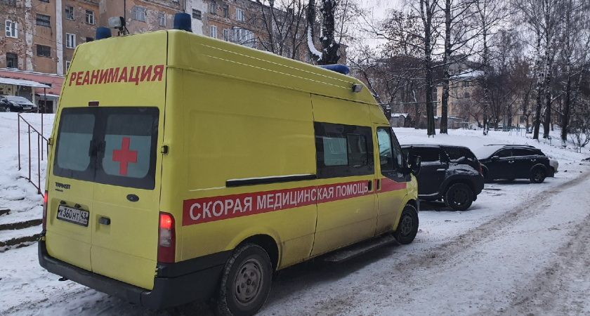 В кировском сквере женщина получила перелом таза, полиция начала проверку