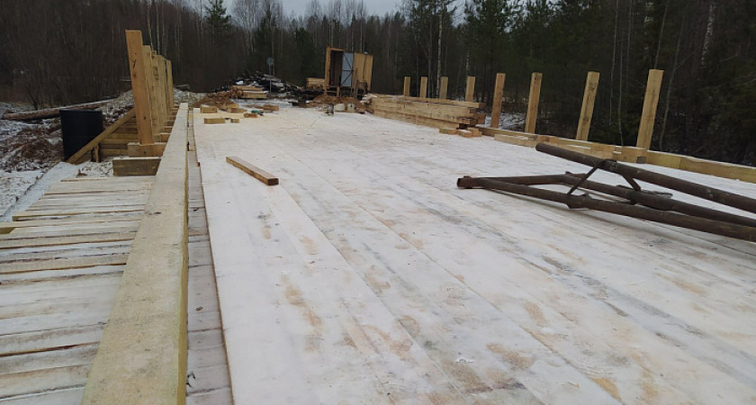 На севере Кировской области завершается ремонт моста через реку Орловицу