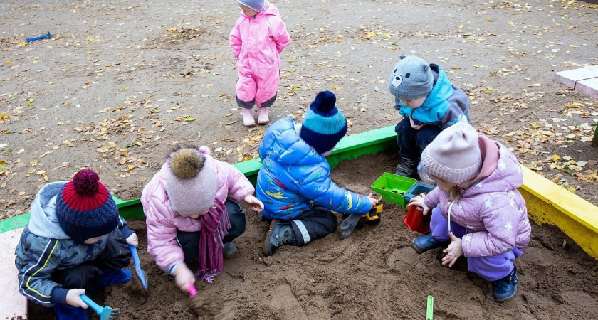 Двух детей погибшего в зоне СВО кировчанина передали матери, лишенной ранее прав
