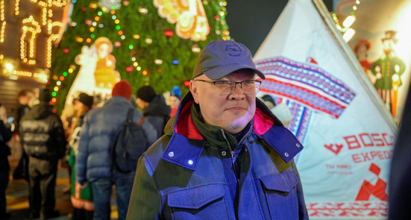 Губернатор Кировской области принял участие в открытии дымковского катка на Красной площади