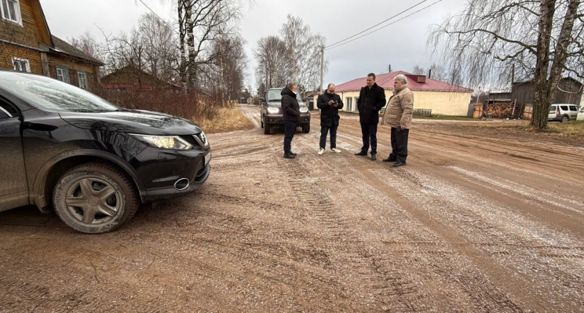 Власти Кирова взяли на контроль ситуацию с дорогой в поселок Сидоровка
