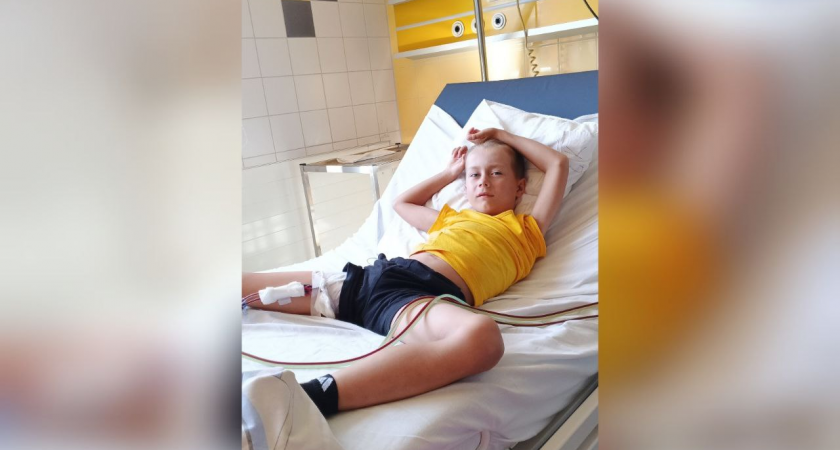 "Мамочка, сделаю все, чтобы помочь Артурчику выжить": первоклассник из Кирова стал донором костного мозга для 13-летнего брата 