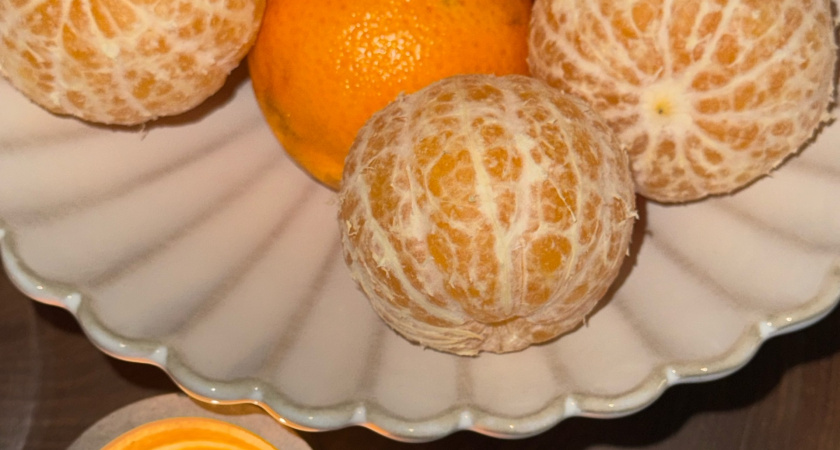 Мандариновые корки бросаю в уксус - и всю зиму не нарадуюсь своей хитрости: гениальный лайфхак для хозяек