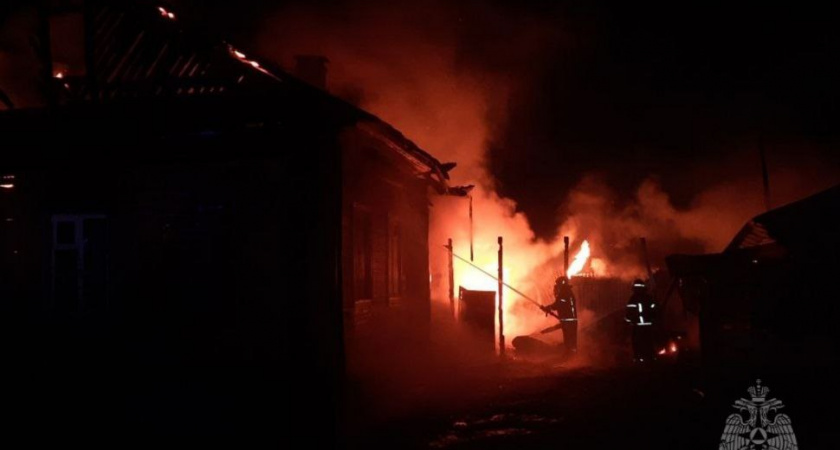 В Котельниче горел деревянный жилой дом: владелец отравлен угарным газом