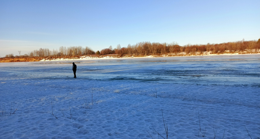 В Кировской области установили запрет выхода на лед