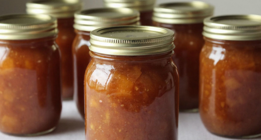 Бабушка оставила нам рецепт, и теперь яблочное варенье делаем только так: сколько ни закрути - все равно будет мало