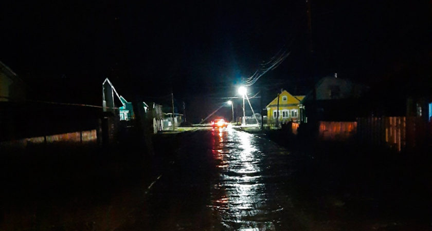 В Вятских Полянах девочка свалилась в канаву из-за глухой темноты на улице