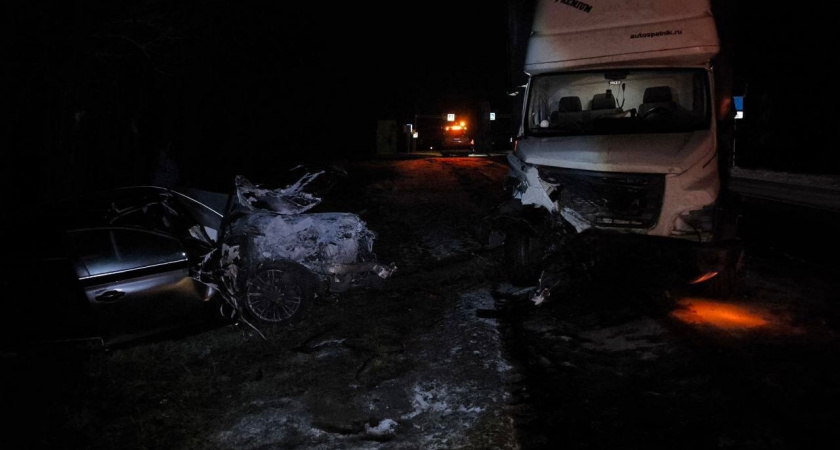 На трассе под Кировом столкнулись Audi и грузовик: есть погибшие и пострадавшие