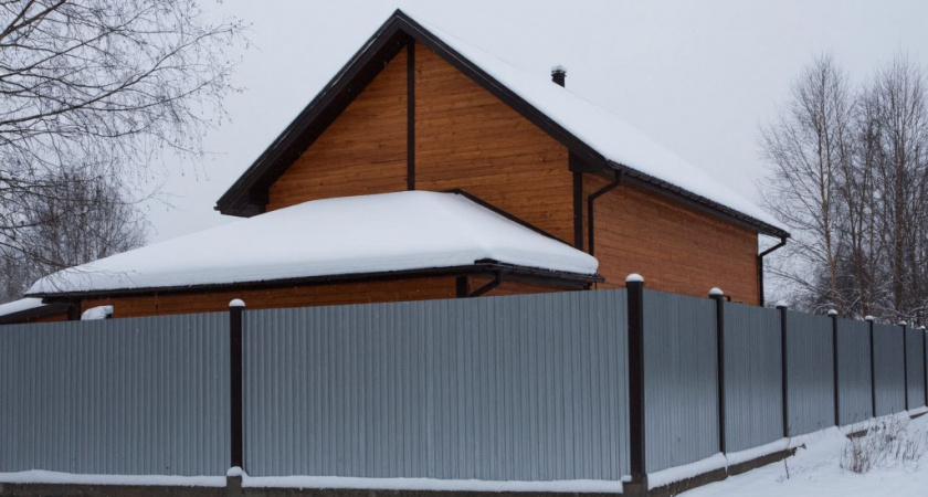 Секреты идеального забора: 5 альтернатив профлисту и правила установки по СНиП