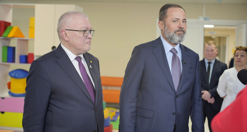 Губернатор показал полпреду президента Игорю Комарову обновившийся Слободской