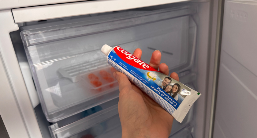 Всегда кладу зубную пасту в морозилку: хитрый трюк решает надоевшую проблему на кухне