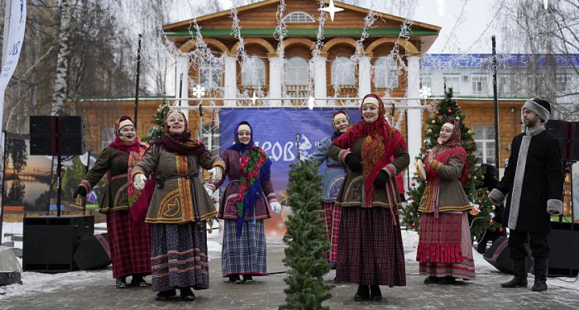 Фееричное празднование: 6 декабря в Кирове стартует новогодняя программа на Спасской (6+)