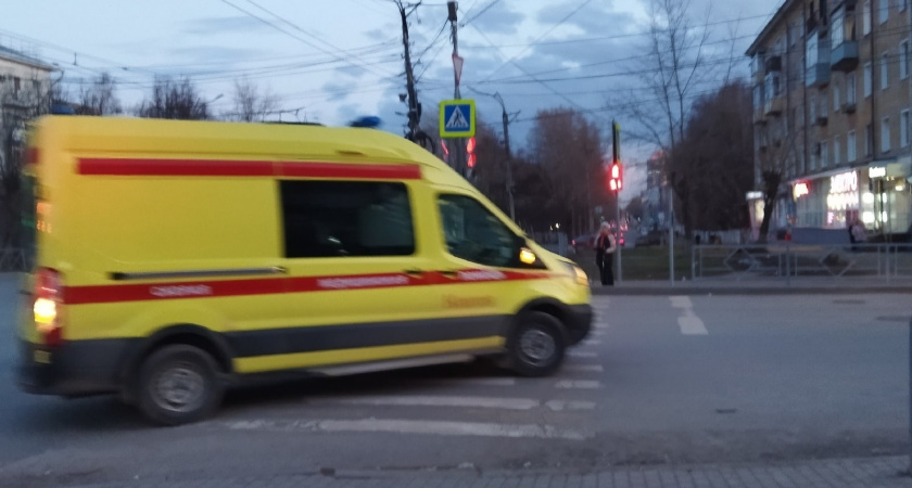 Автобус с юными хоккеистами попал в ДТП с фурой под Кировом, четверо ранены