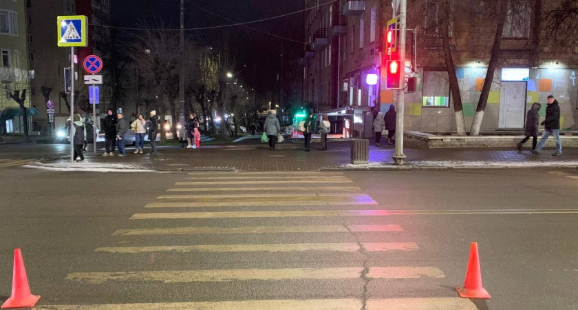 Девятилетний мальчик попал под машину на пешеходном переходе в центре Кирова