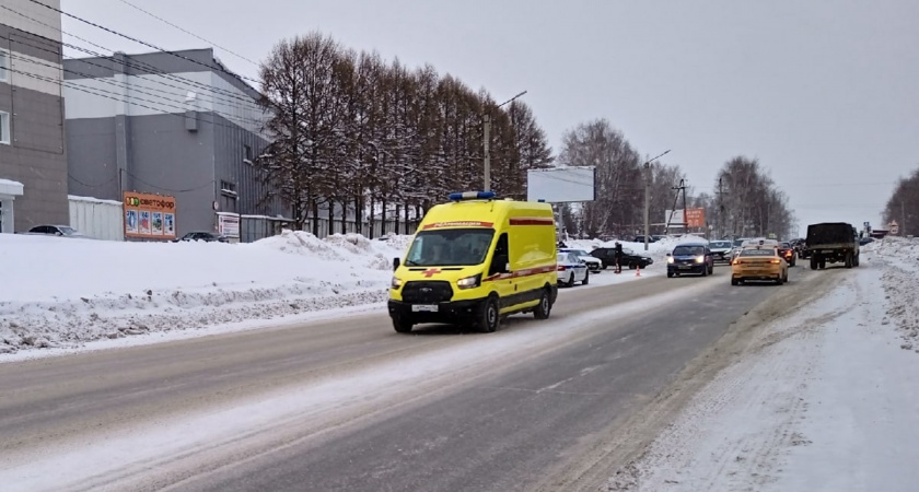 18 молодых хоккеистов ехали в автобусе, попавшем в ДТП с грузовиком под Кировом