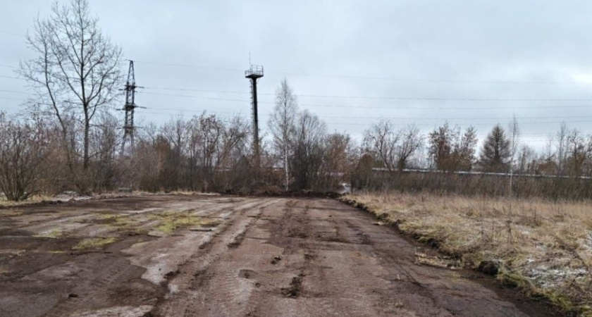 В Нововятском районе Кирова обустроили парковку у перехода через железную дорогу