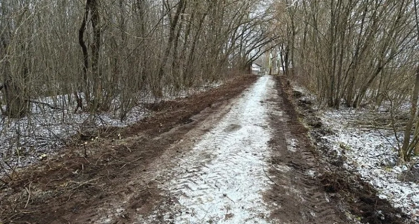 В Нововятском районе Кирова обустроили парковку у стадиона "Заря"