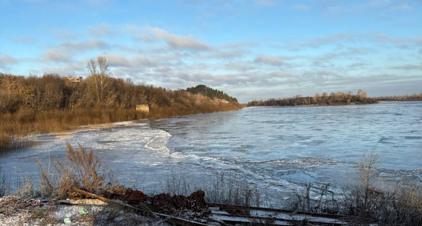 Под Малмыжем развели мост через реку Вятку из-за шуги и сильного течения