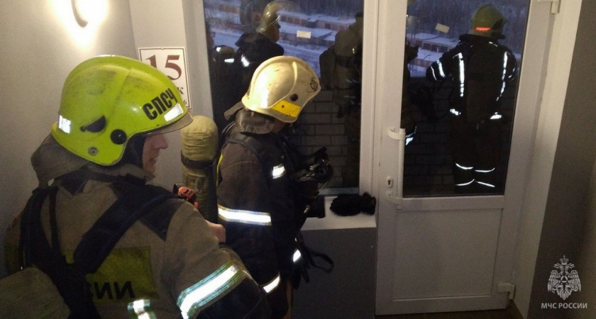 Электросветильник спровоцировал мощный пожар на 15-м этаже жилого дома в Кирове