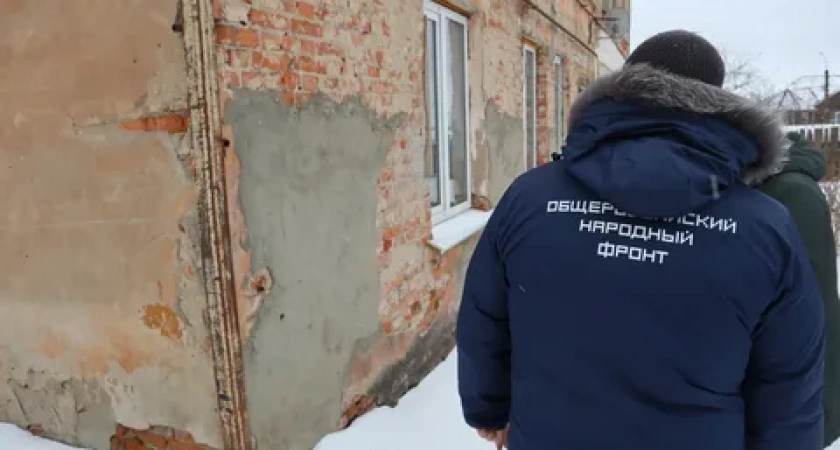 В Даровском жильцы одного из домов утопают в нечистотах