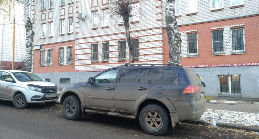 Верховный суд поставил точку в вопросе парковки во дворе: придется уважать соседей