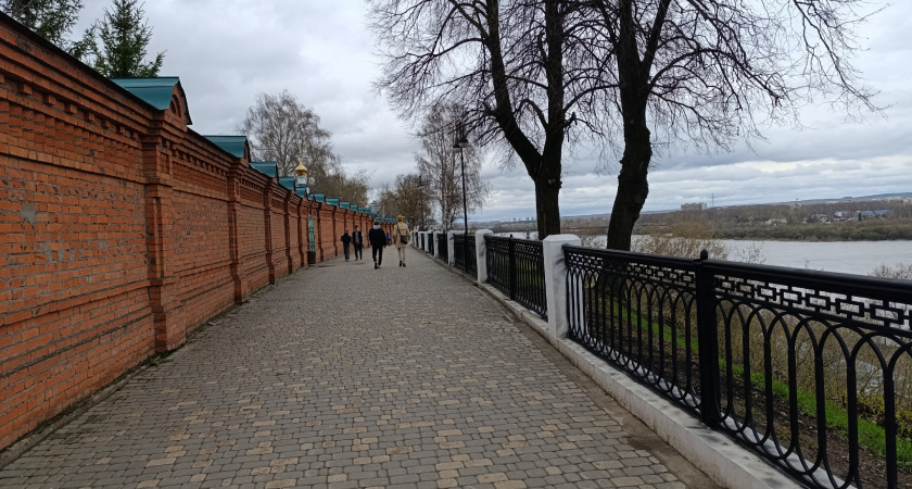 В Кирове чиновники спустили 1,3 млн рублей на отслоившуюся краску и уволились