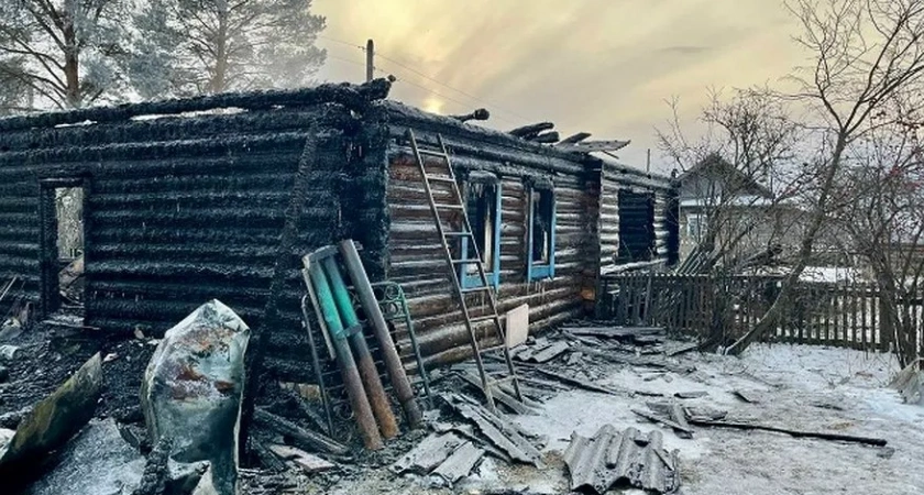 Стало известно, кто погиб при пожаре в Куменском районе 