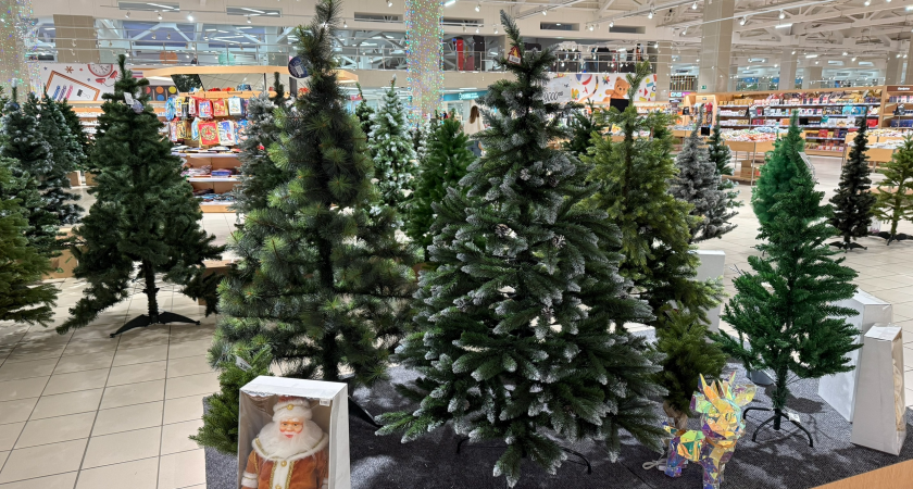 Где в Кирове купить искусственную елку: предложения и цены