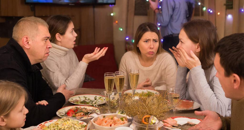 Как не сойти с ума во время новогодних выходных с родственниками: психолог раскрыла 7 главных правил