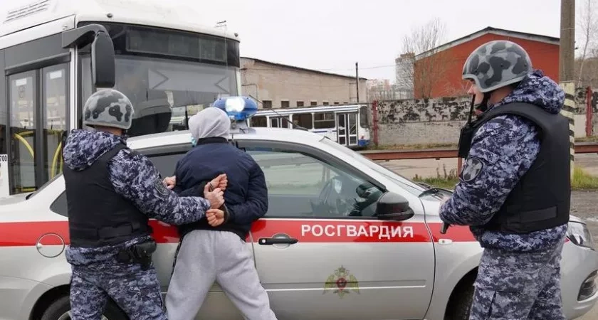 Житель общежития на улице Лепсе в Кирове угрожал соседям расправой