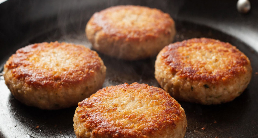 3 фатальные ошибки при жарке котлет: почему 80 % хозяек получают плоские и жёсткие лепёшки