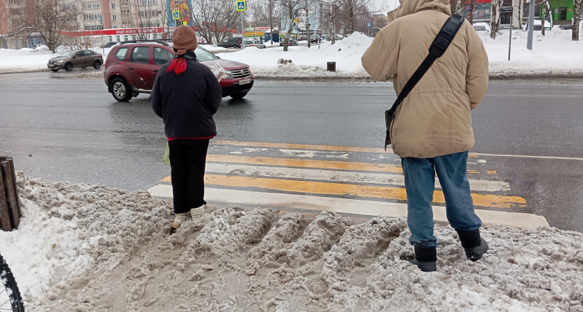Шаг на «зебру» теперь не работает: вот когда водитель обязан уступить пешеходу и что ответить инспектору ГИБДД