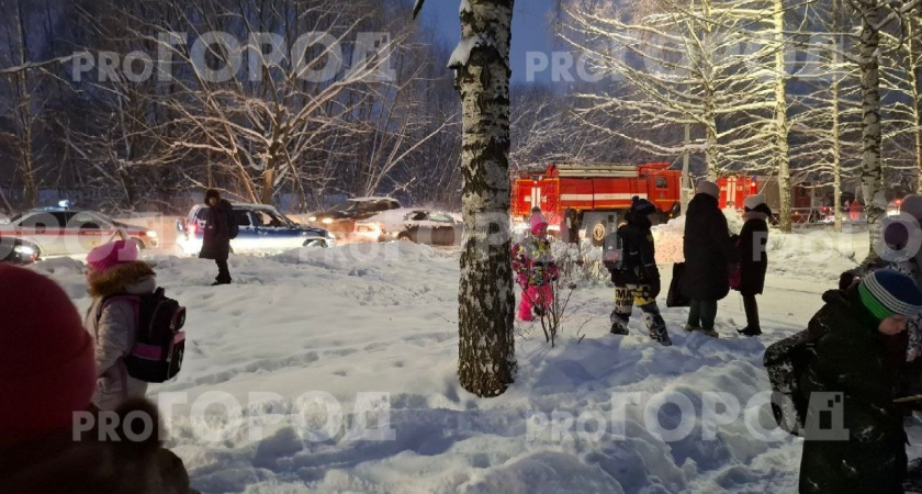 В Кирове и Кирово-Чепецке эвакуировали школы из-за угрозы минирования