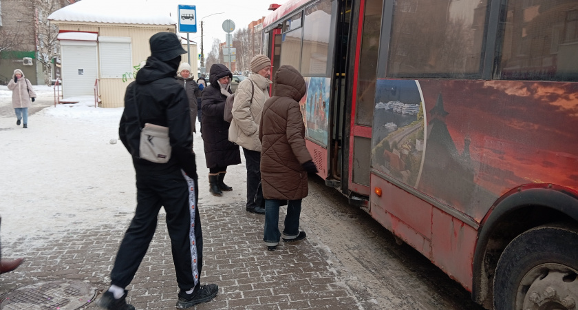 Жители деревни под Кировом пожаловались президенту на отмену двух автобусов