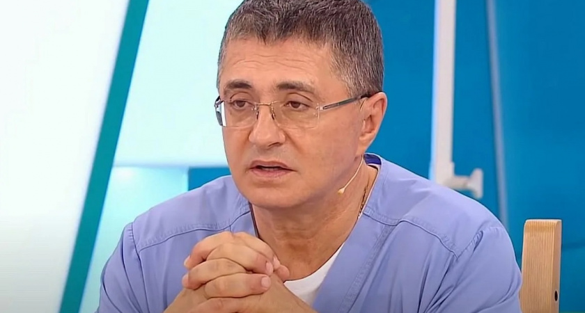 Сколько воды стоит пить каждый день: доктор Мясников назвал точную цифру