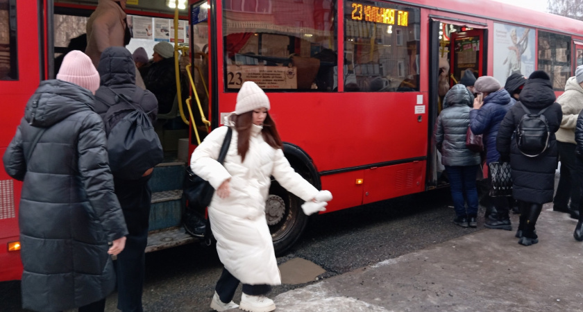 Власти Кирова объявили режим работы городского транспорта в новогодние праздники