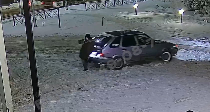 В Кирове страшный инцидент с наездом машины на девушку попал на видео