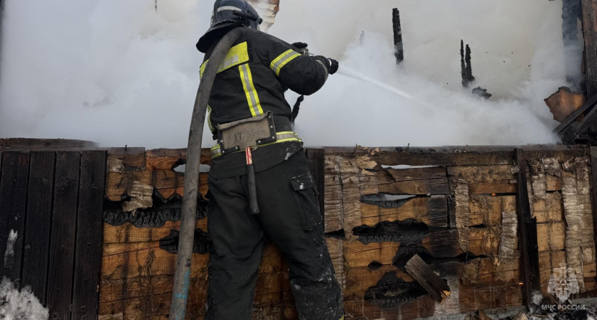 Под Кирово-Чепецком пламя уничтожило дотла четырехквартирный жилой дом