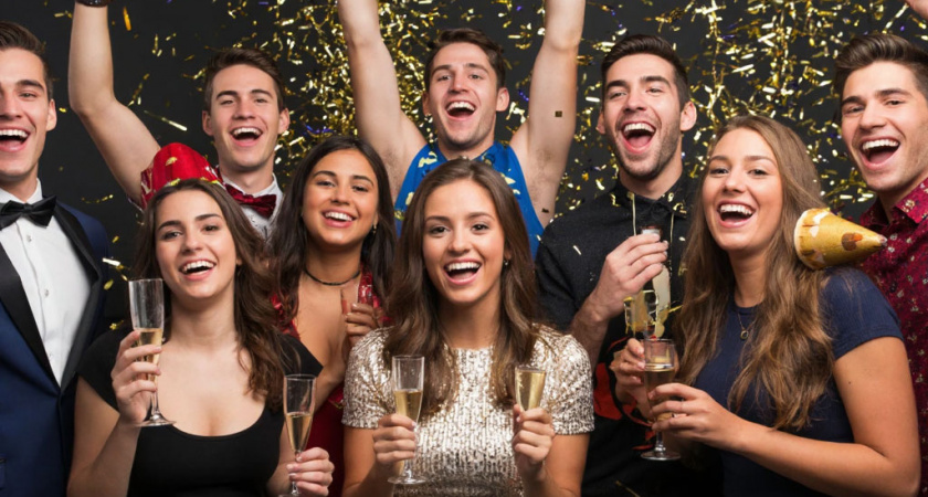 Какие цвета точно не понравятся Огненной лошади: что надеть, чтобы год начался с хорошей энергии