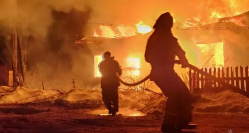 В Омутнинском районе в пожаре погибли два человека