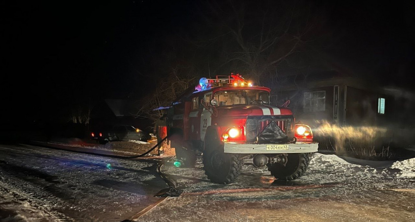 В Нолинске во время стоянки загорелась машина