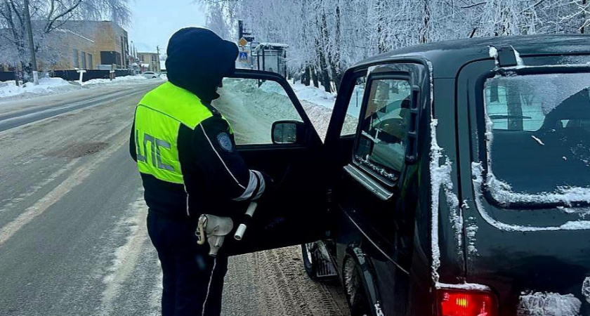 Автоинспекторы пристально следят за кировскими водителями во время праздников
