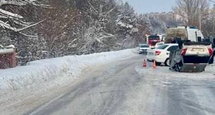 В Кирово-Чепецке перевернулась машина: есть пострадавшие 